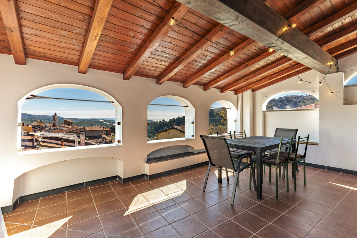 Terrazza panoramica con archi