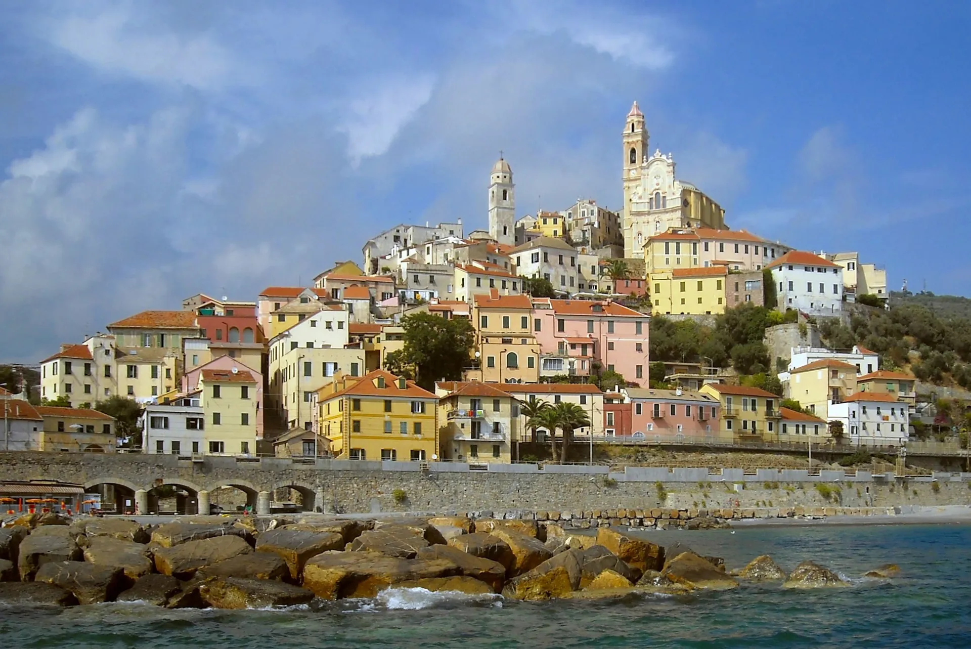 Guida a Cervo: borgo medievale nella Riviera dei Fiori